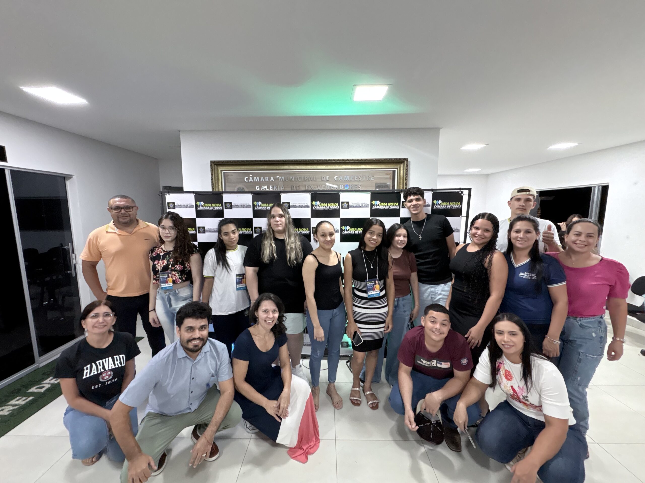Plenário da Câmara recebe aulas de Matemática e Física pelo projeto “Rumo ao Futuro – Conexão Enem 2025”